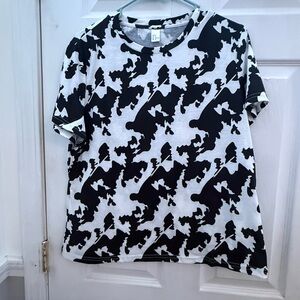 Chic Black and White Women's Short Sleeve Tee